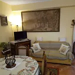 Silvia Vila *